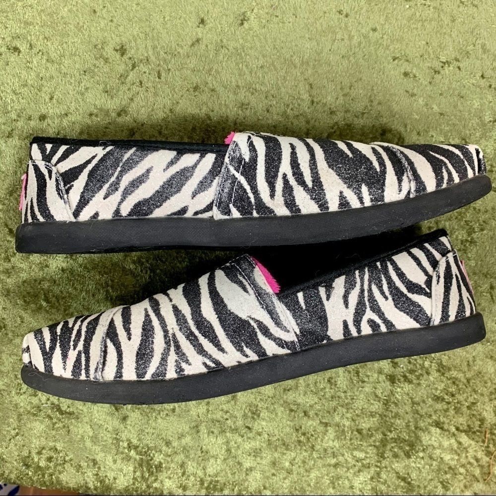 Euc Bobs Zebra Print Plush Pink Inside! Wow! - image 8